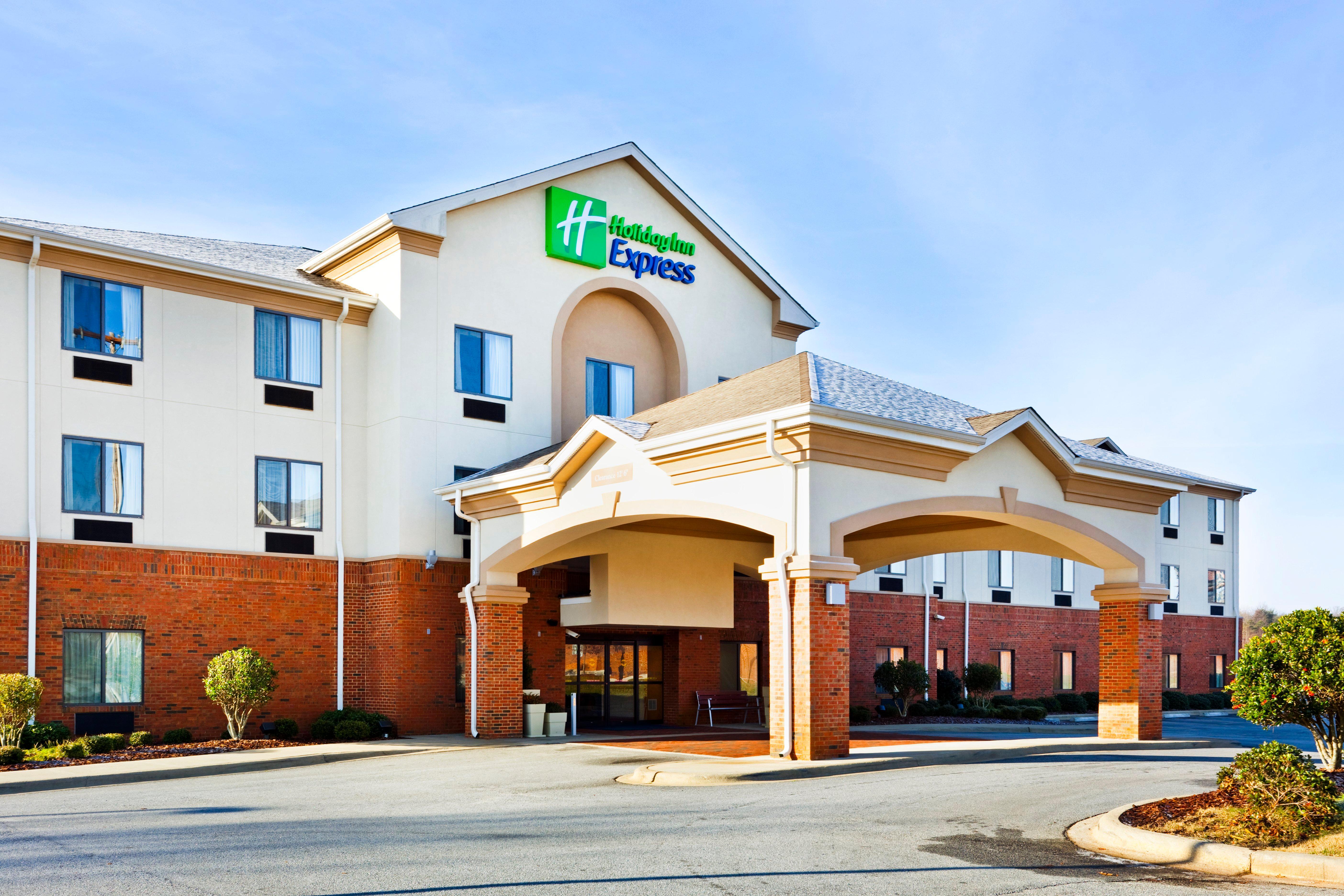 Holiday Inn Express Forest City By Ihg Εξωτερικό φωτογραφία