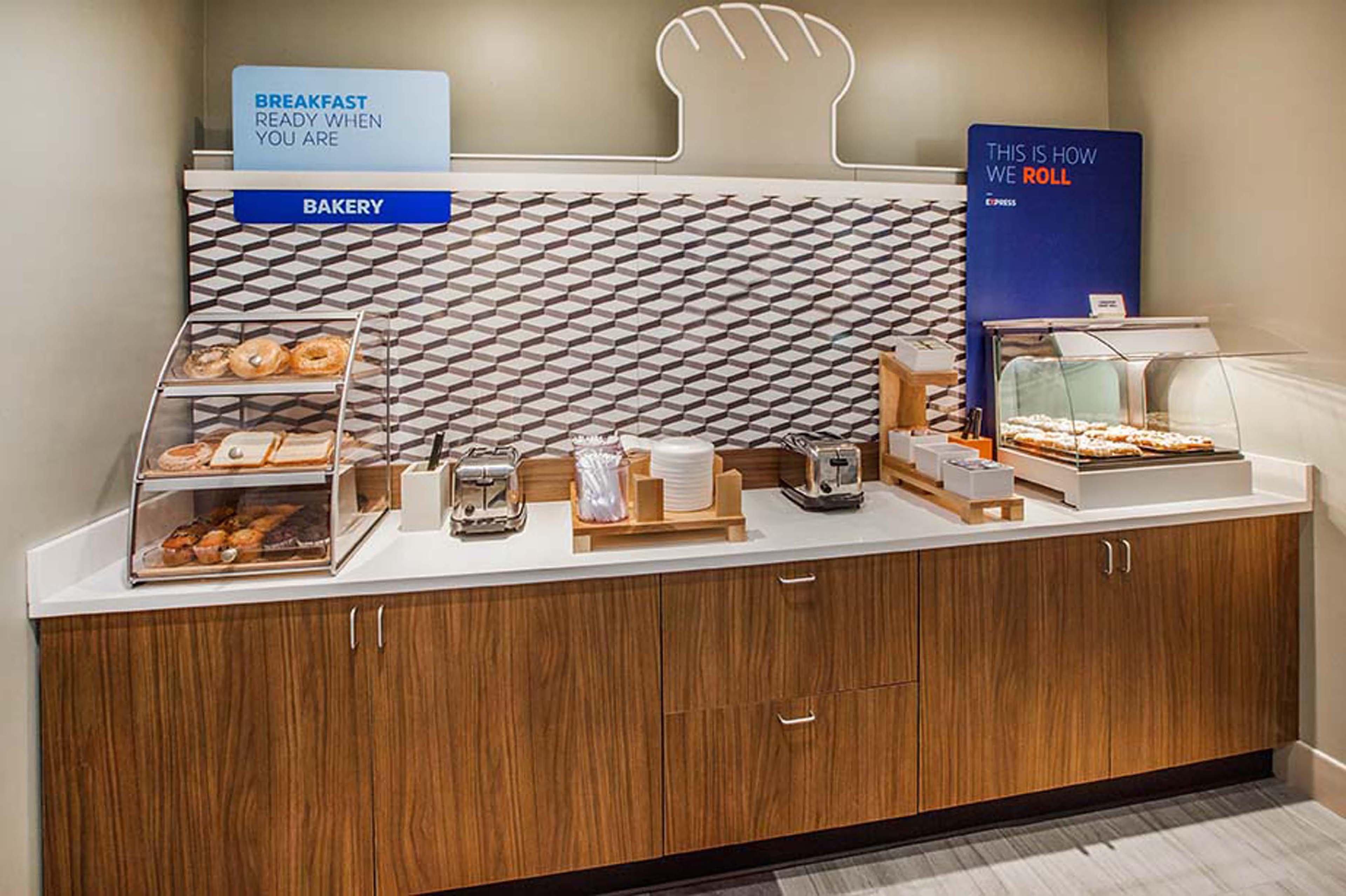 Holiday Inn Express Forest City By Ihg Εξωτερικό φωτογραφία