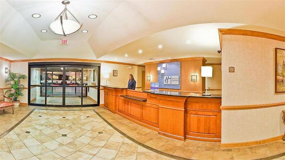 Holiday Inn Express Forest City By Ihg Εξωτερικό φωτογραφία