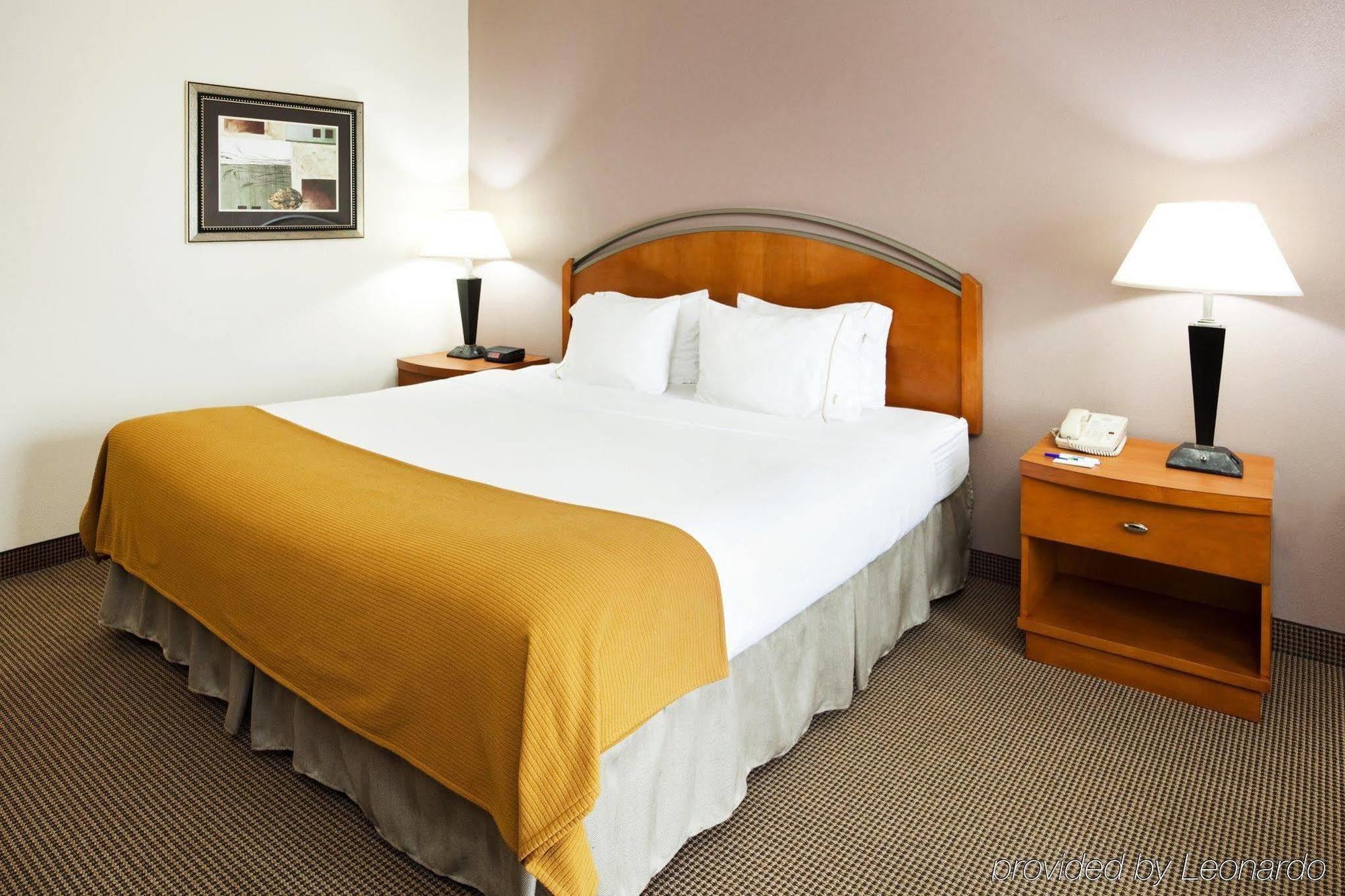 Holiday Inn Express Forest City By Ihg Εξωτερικό φωτογραφία